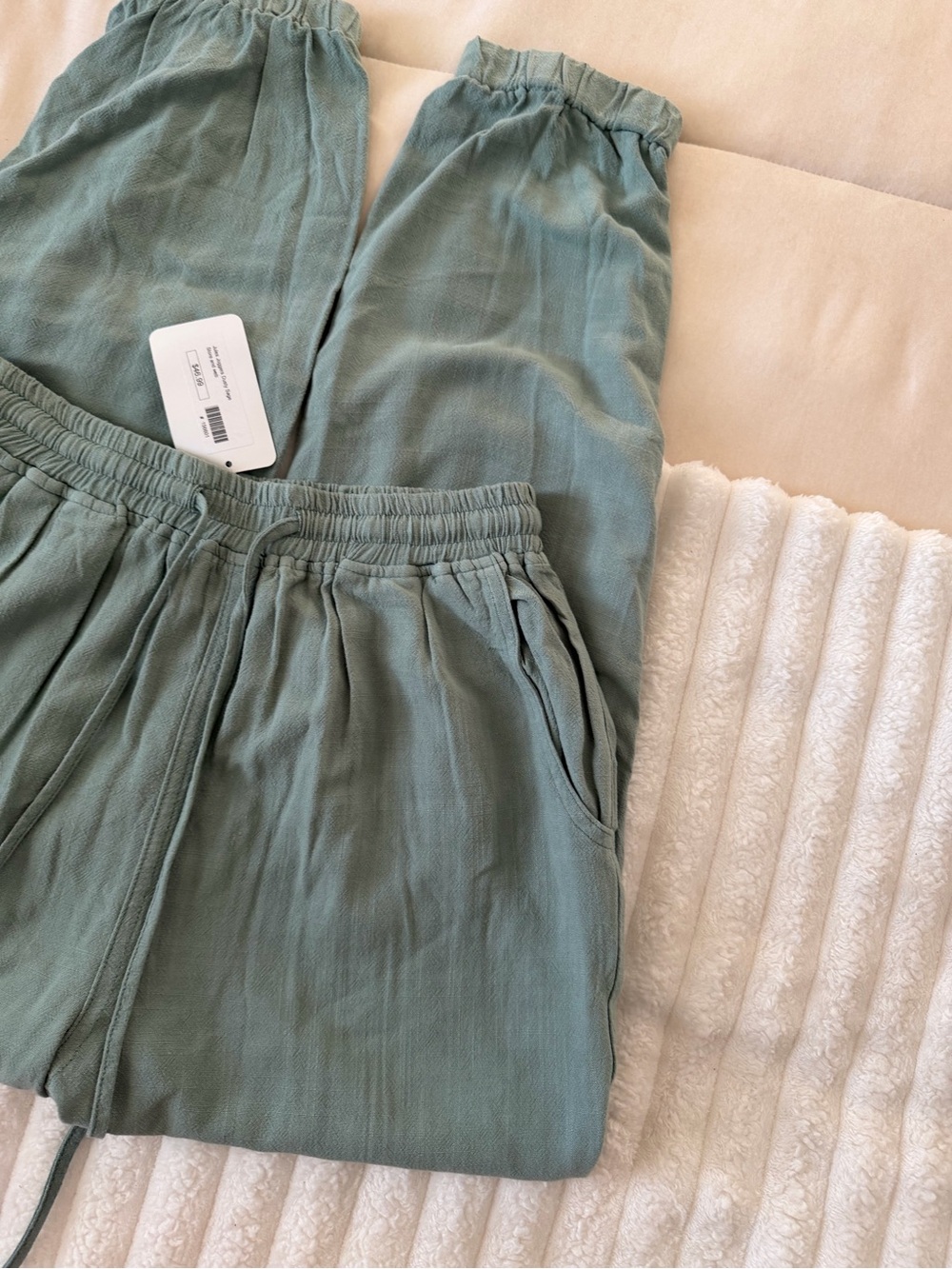 NWT easel jules joggers dusty sage - Picture 2 of 8